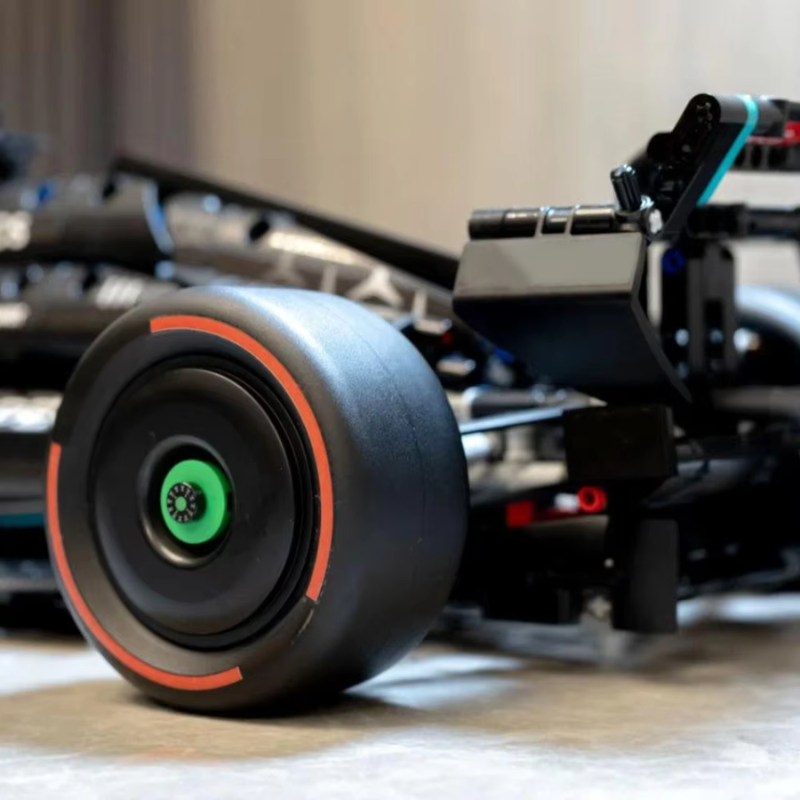 Pneus Mercedes F1 W14